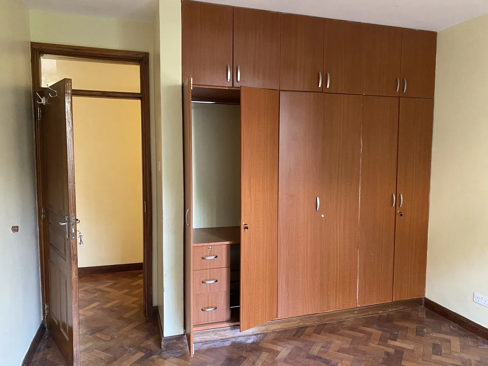 Modern Contemporary interior Finishes by Kloche Interiors at Tottenham Apartment Make-over, Lavington, Nairobi — view 9