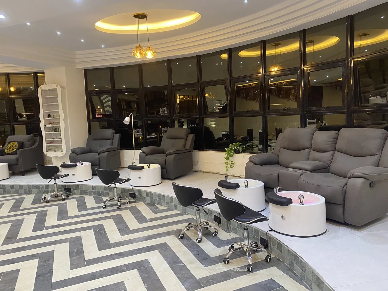 Modern Luxury commercial Interior Fit-Out by Kloche Interiors at Pam Nail Lacquer Westlands Branch, Westlands, Nairobi — view 9