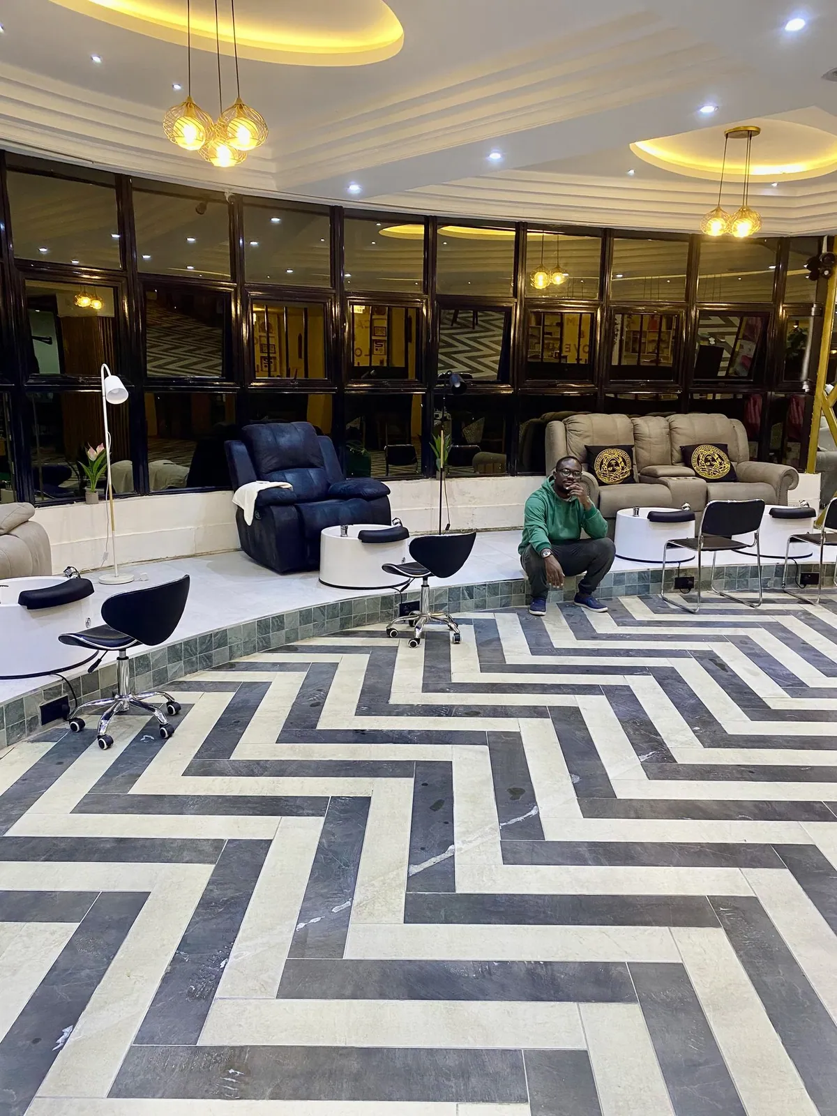 Modern Luxury commercial Interior Fit-Out by Kloche Interiors at Pam Nail Lacquer Westlands Branch, Westlands, Nairobi — view 5