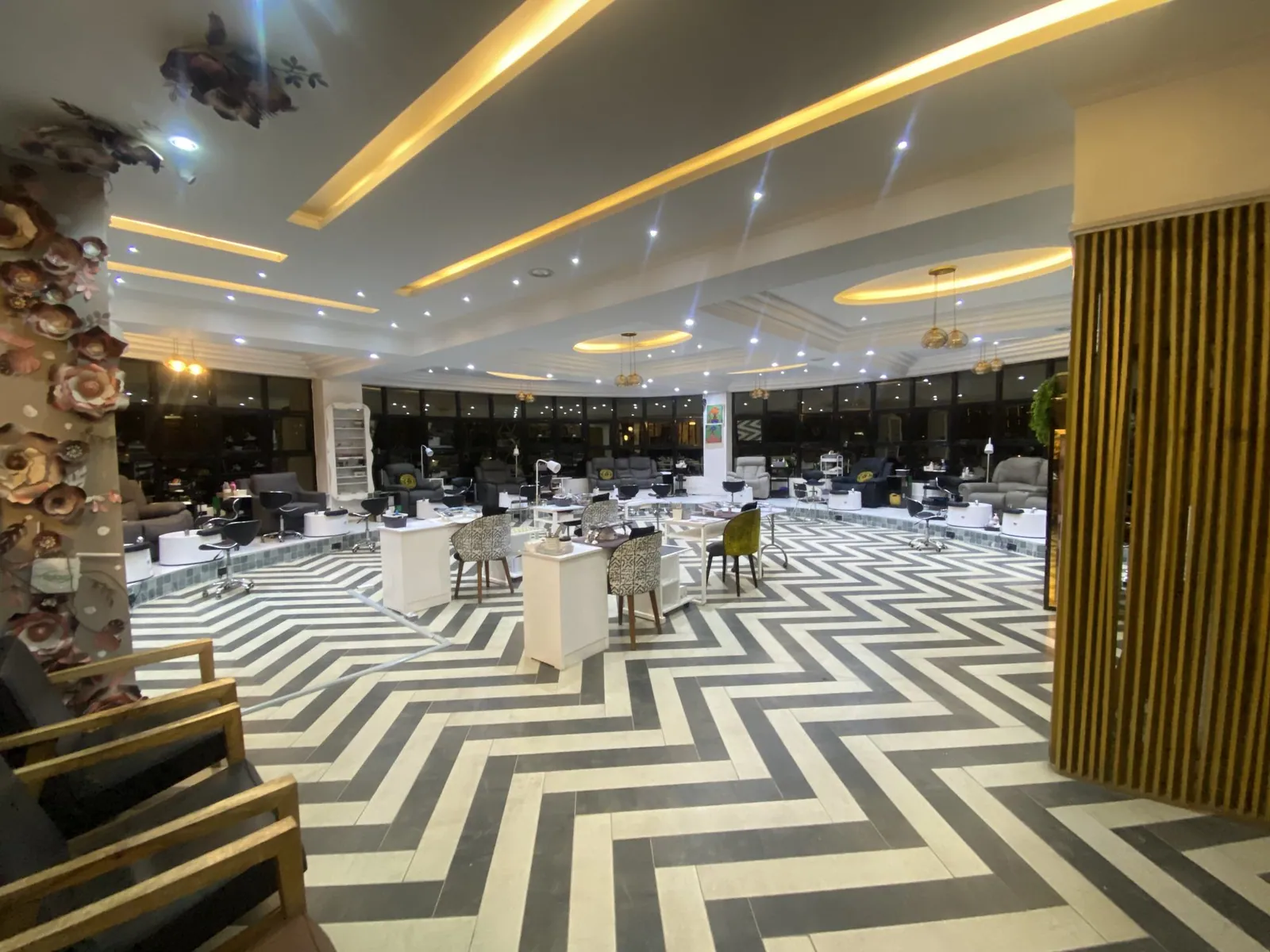 Modern Luxury commercial Interior Fit-Out by Kloche Interiors at Pam Nail Lacquer Westlands Branch, Westlands, Nairobi — view 3