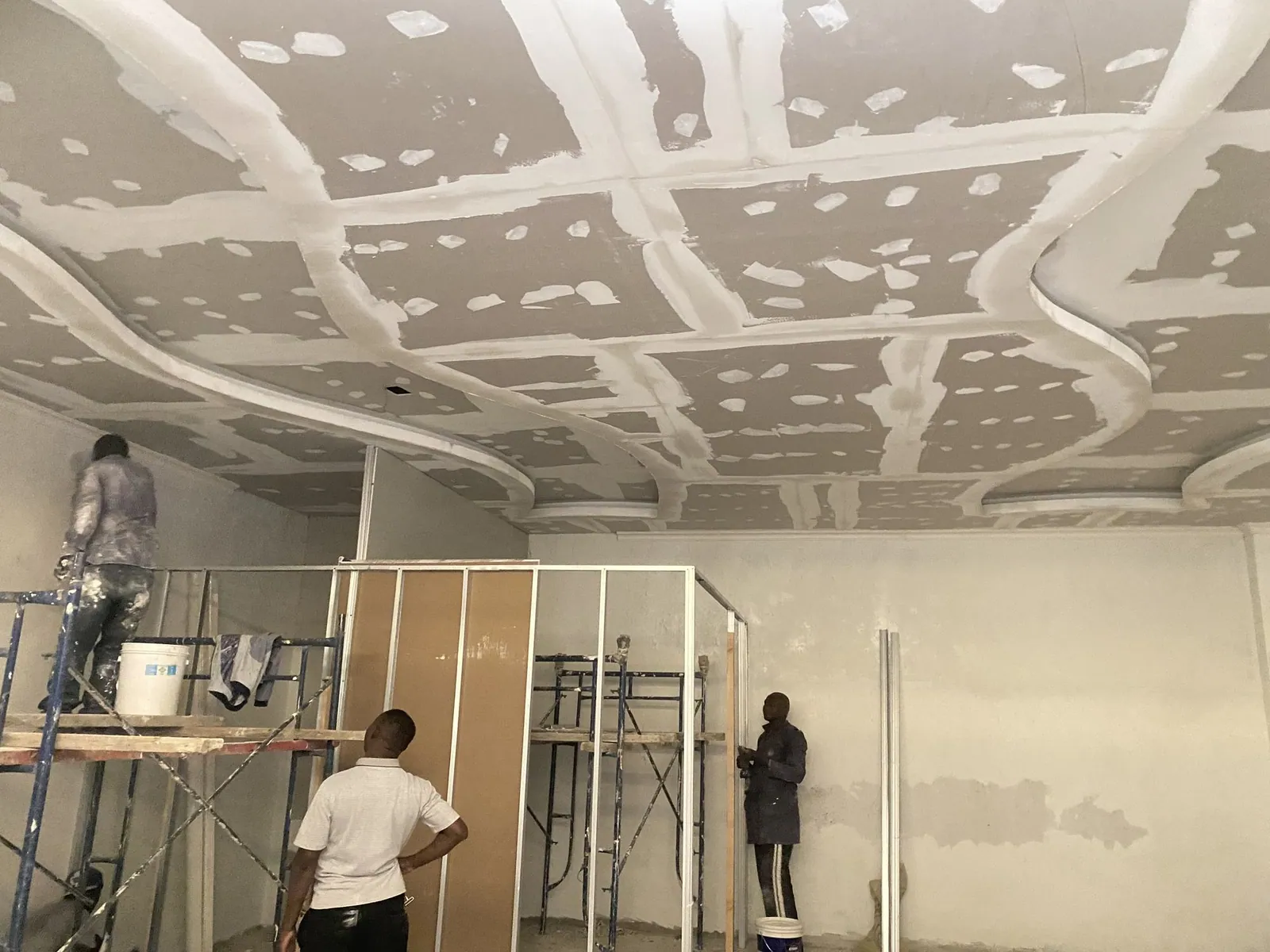 Modern Contemporary full interior Fit-Out & Finishes by Kloche Interiors at Pam Nail Lacquer Parklands Branch, Parklands, Nairobi — view 40