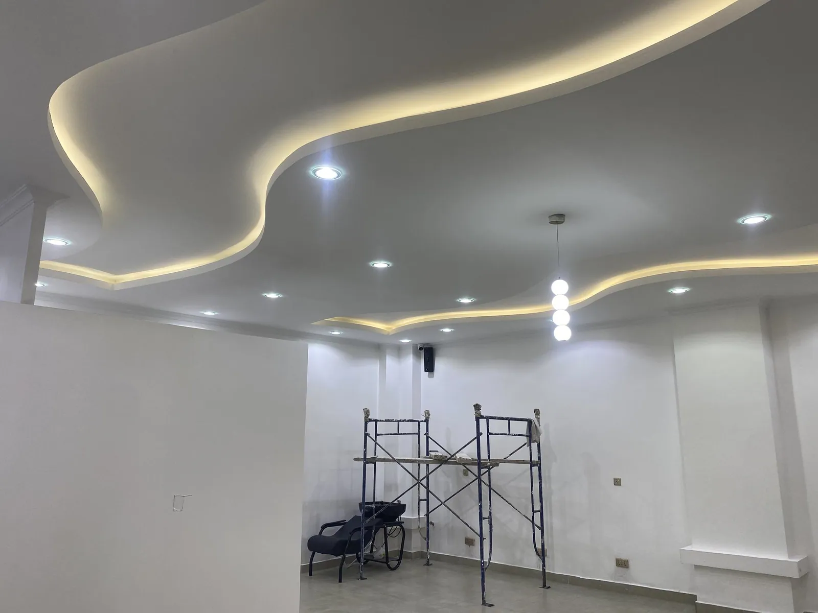 Modern Contemporary full interior Fit-Out & Finishes by Kloche Interiors at Pam Nail Lacquer Parklands Branch, Parklands, Nairobi — view 30