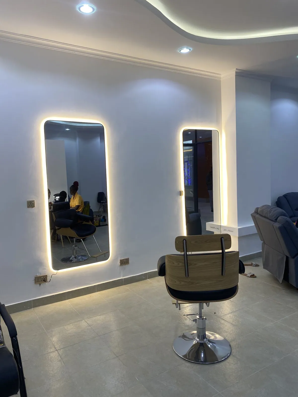 Modern Contemporary full interior Fit-Out & Finishes by Kloche Interiors at Pam Nail Lacquer Parklands Branch, Parklands, Nairobi — view 32